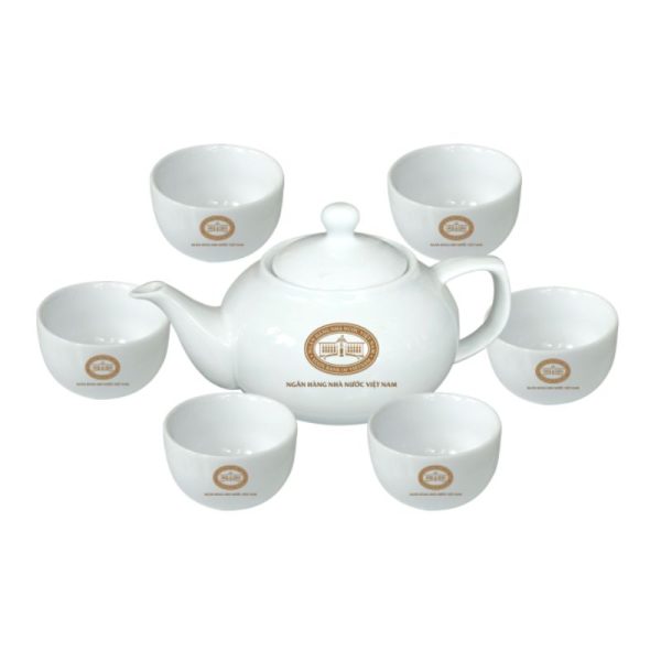 Xưởng sản xuất ấm chén Bát Tràng in logo theo yêu cầu Xưởng sản xuất ấm chén Bát Tràng in logo theo yêu cầu