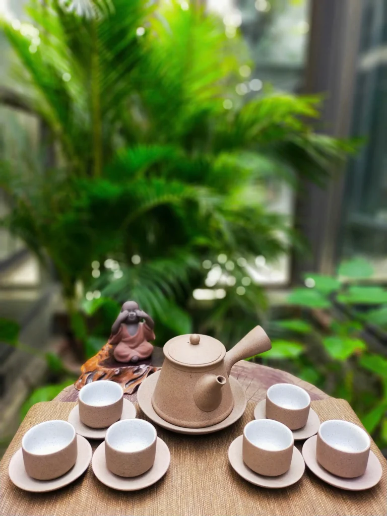 Ấm chén Hồng Sa