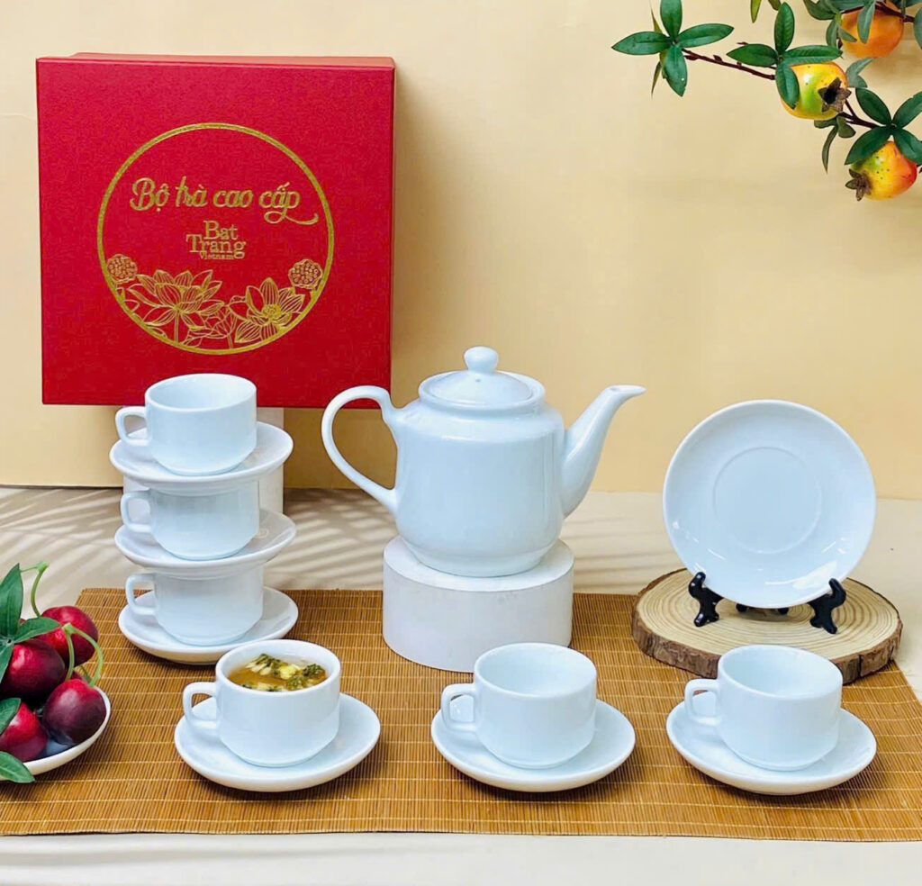 Bộ ấm trà sứ trắng sang trọng